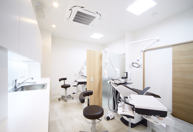 ユニット間にパーテーションを設置